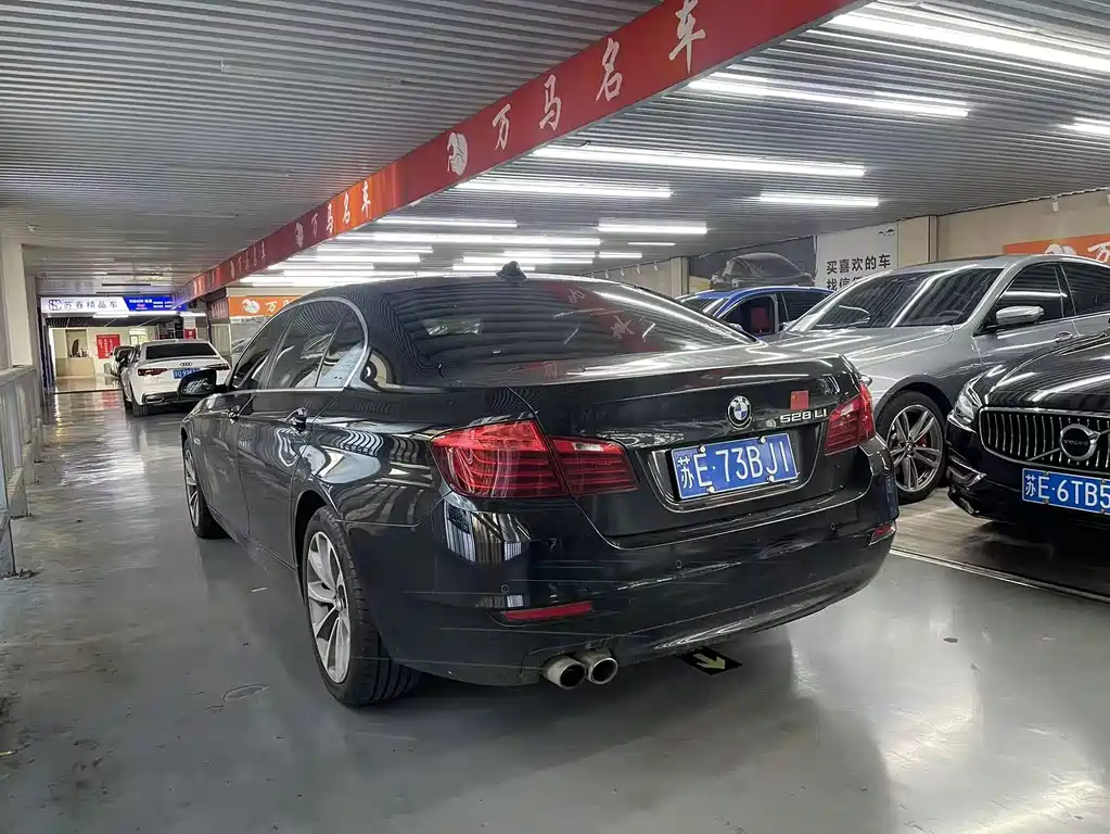 BMW 5 Series — миниатюра 7