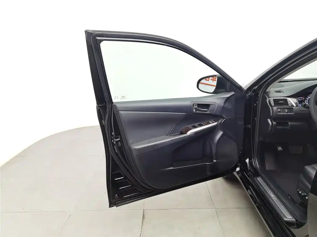 Toyota Camry 2015 2.0G Lead