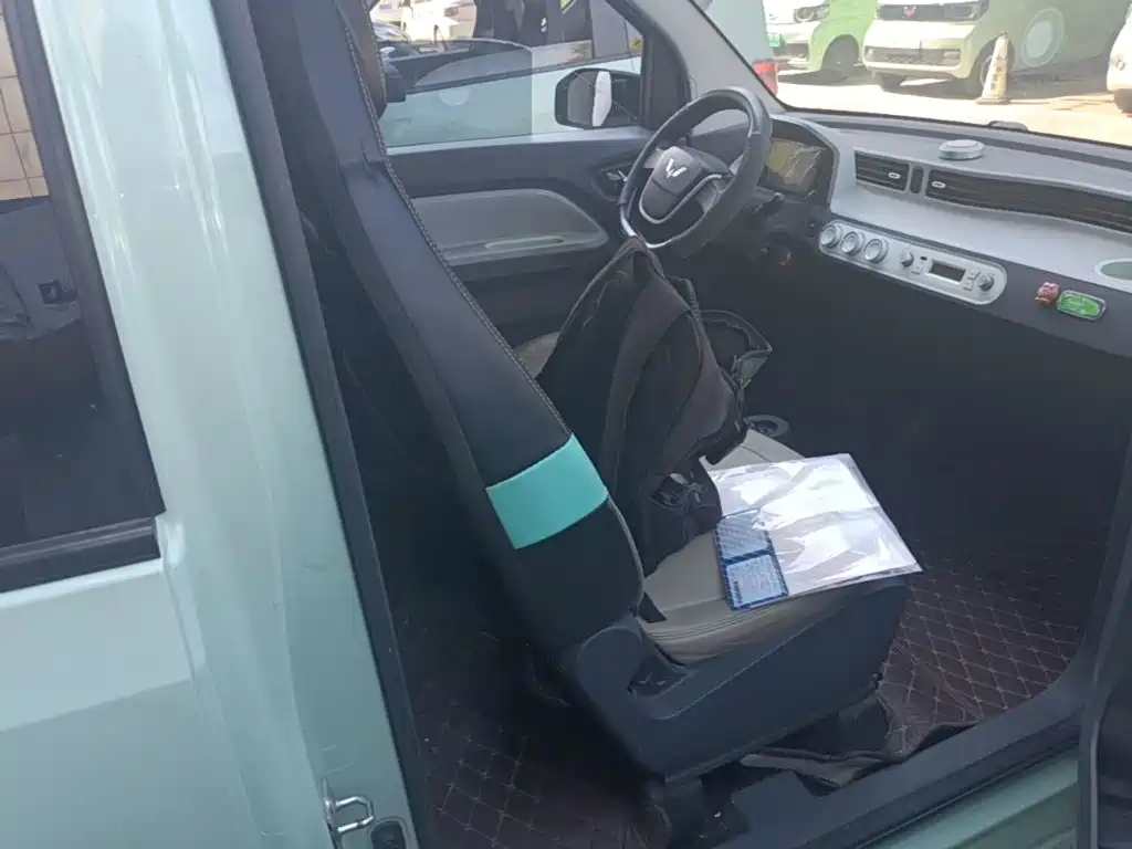 Wuling MINIEV — миниатюра 25