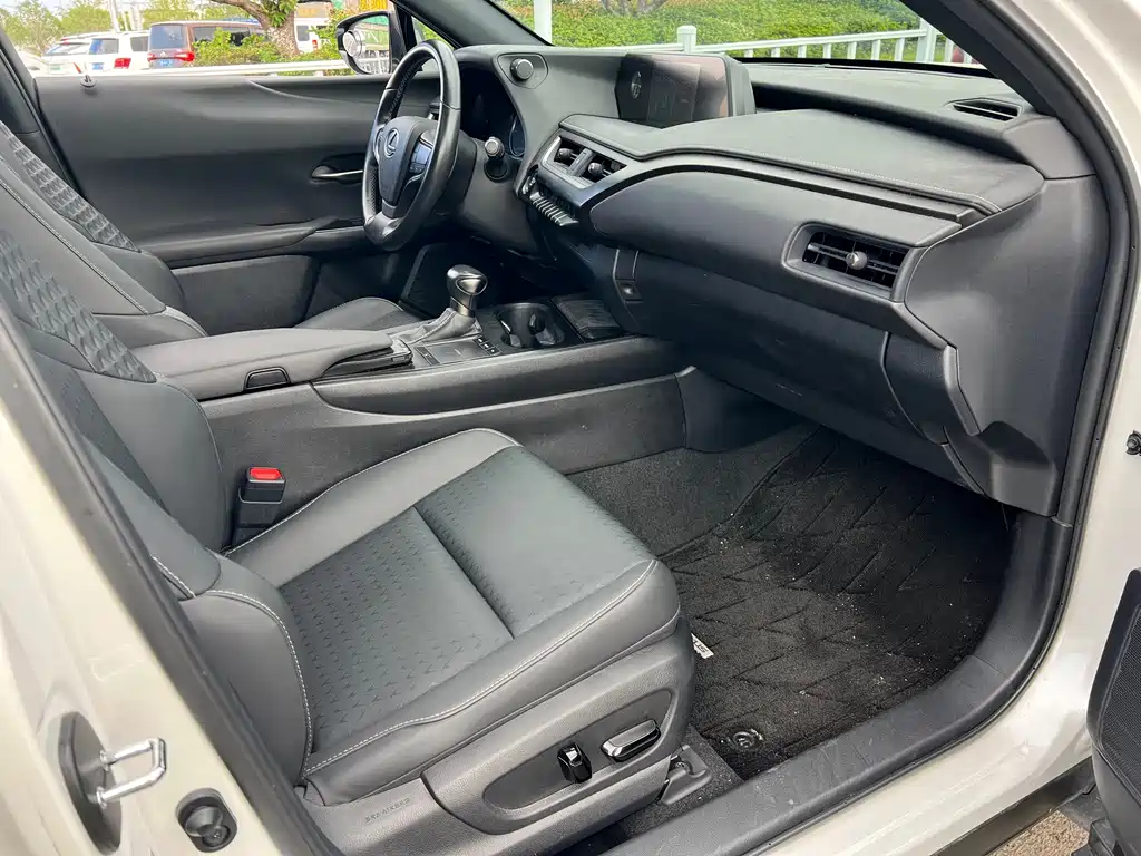 Lexus UX — миниатюра 10