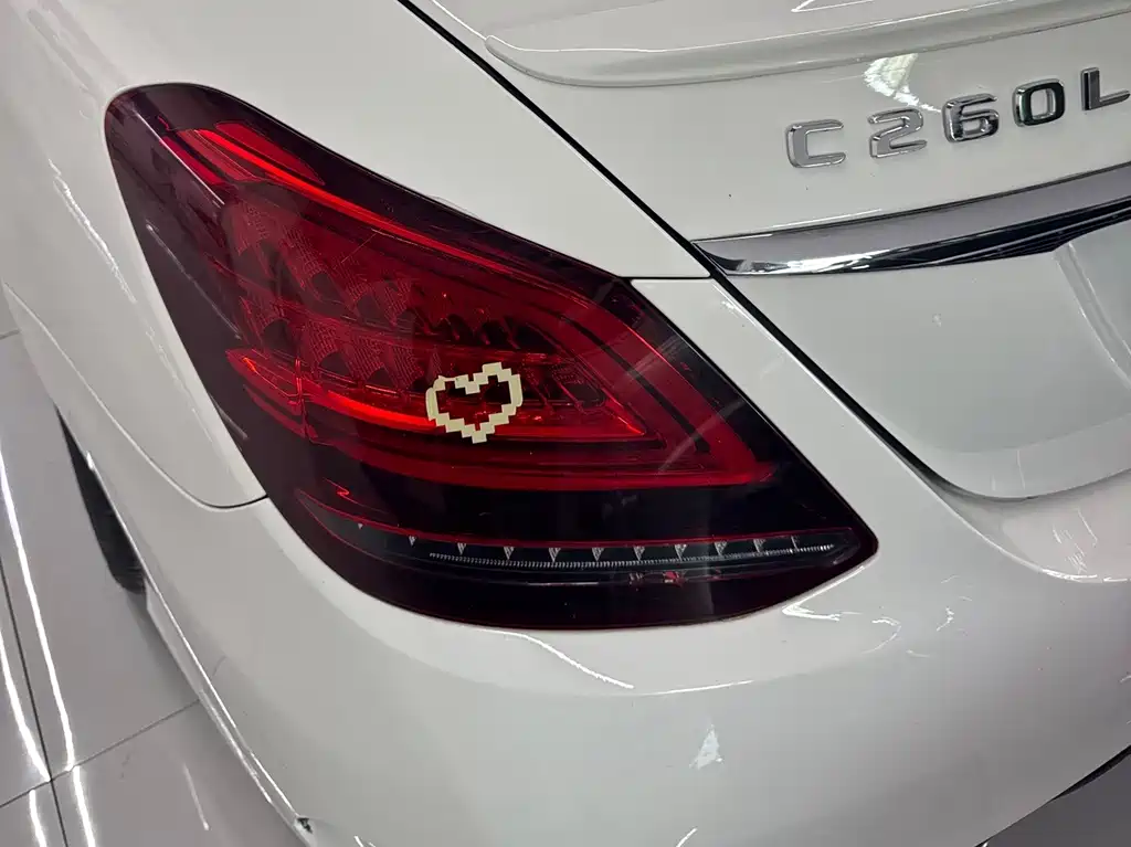 Mercedes-Benz C-Class — миниатюра 11