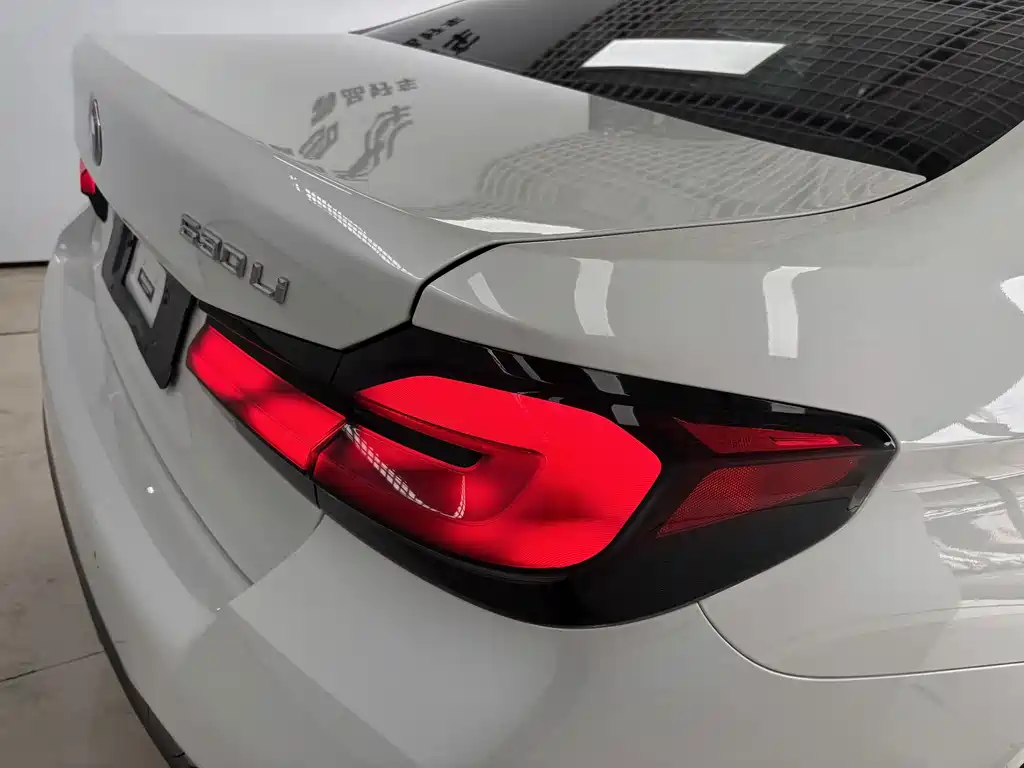 BMW 5 Series — миниатюра 9