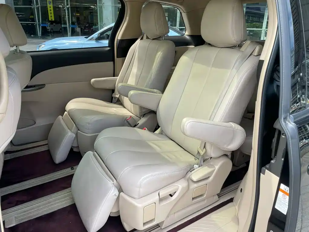 Toyota Previa — миниатюра 6