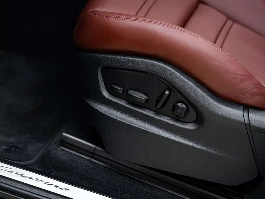 Porsche Cayenne — миниатюра 17