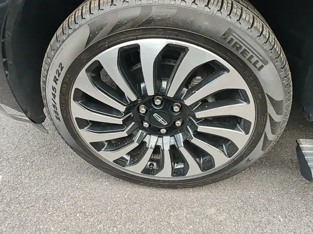 Lincoln Navigator — миниатюра 23