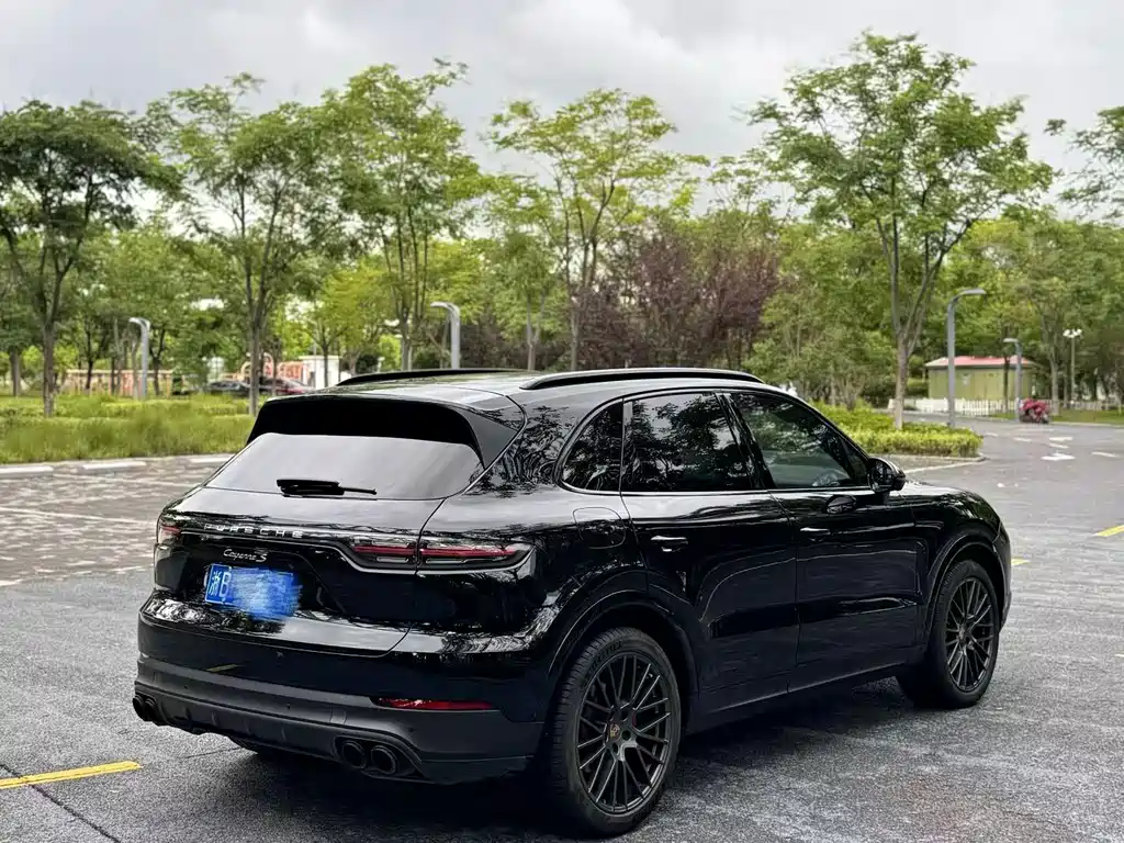 Porsche Cayenne — миниатюра 8
