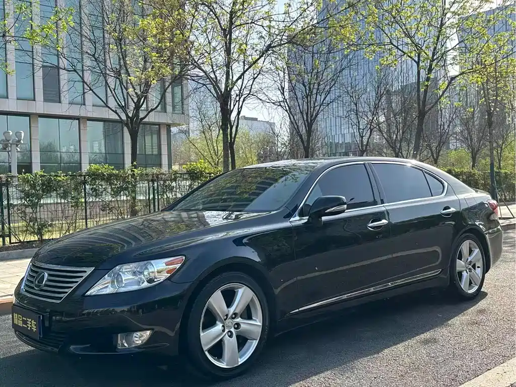 Lexus LS 2011