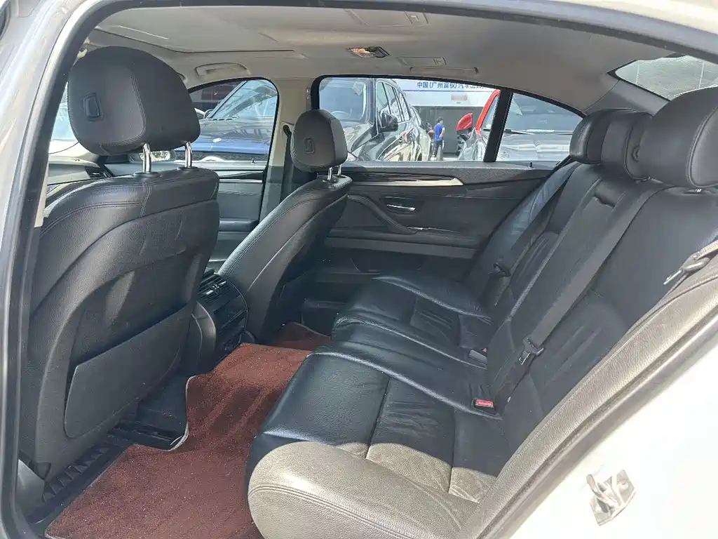 BMW 5 Series — миниатюра 7