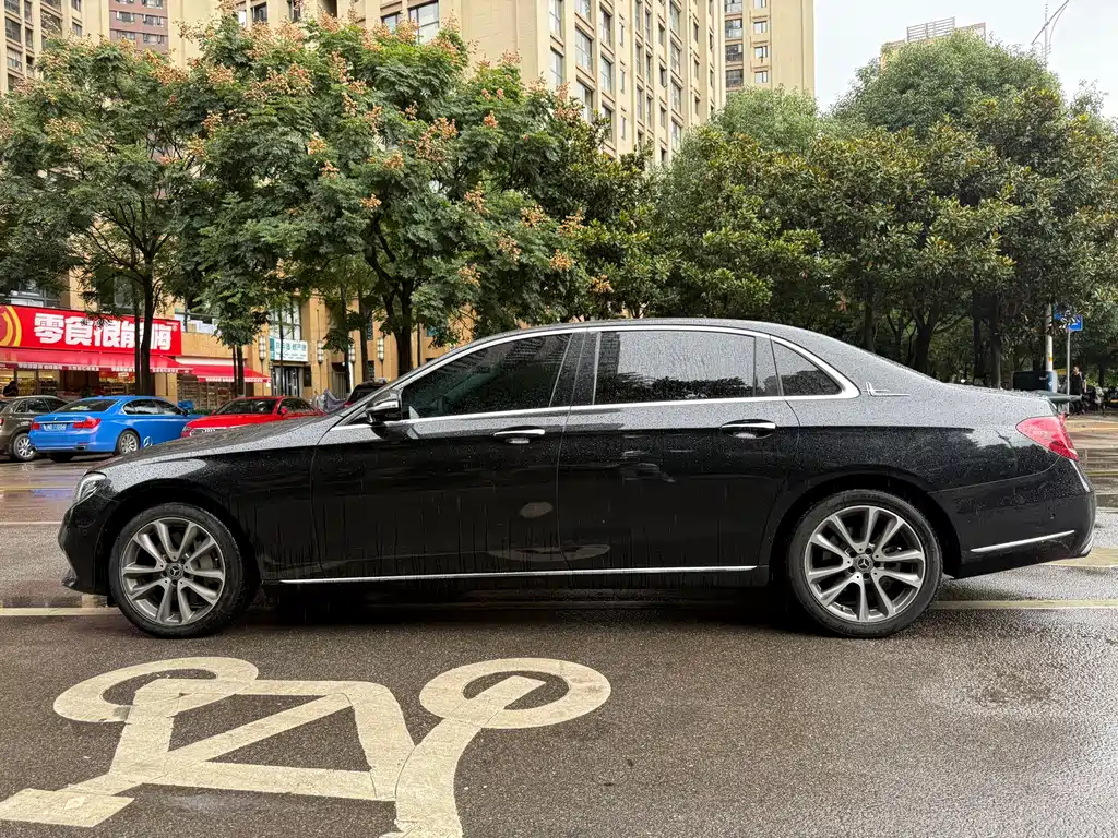 Mercedes-Benz E-Class — миниатюра 8