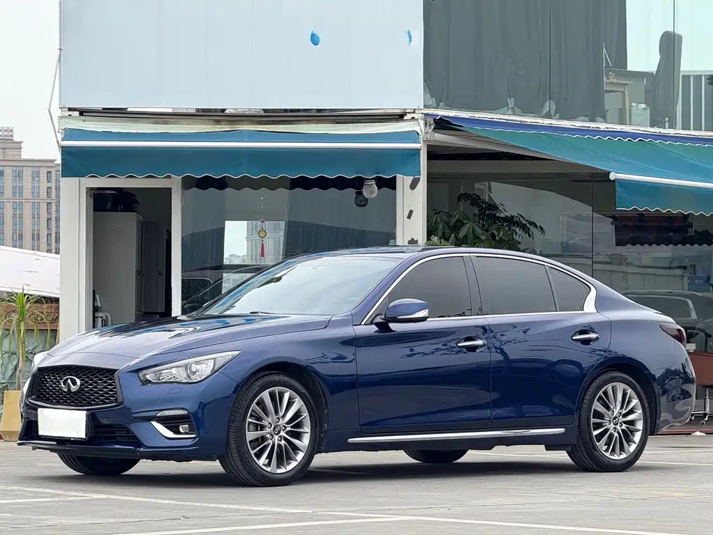 Купить Infiniti Q50L