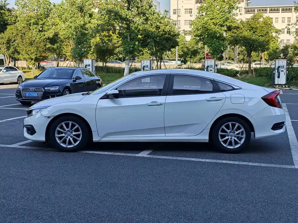 Honda Civic — миниатюра 4