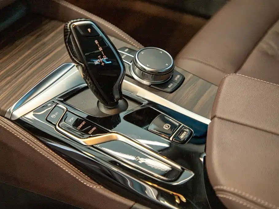BMW 5 Series — миниатюра 15