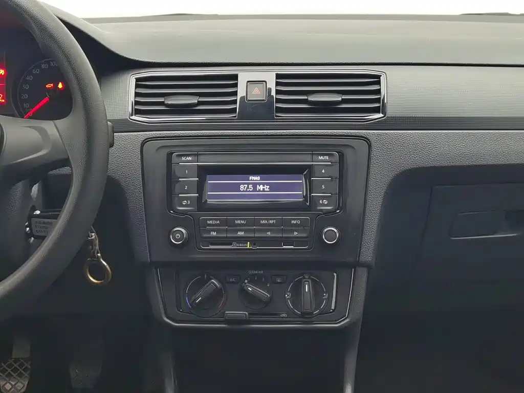 Volkswagen Santana — миниатюра 12