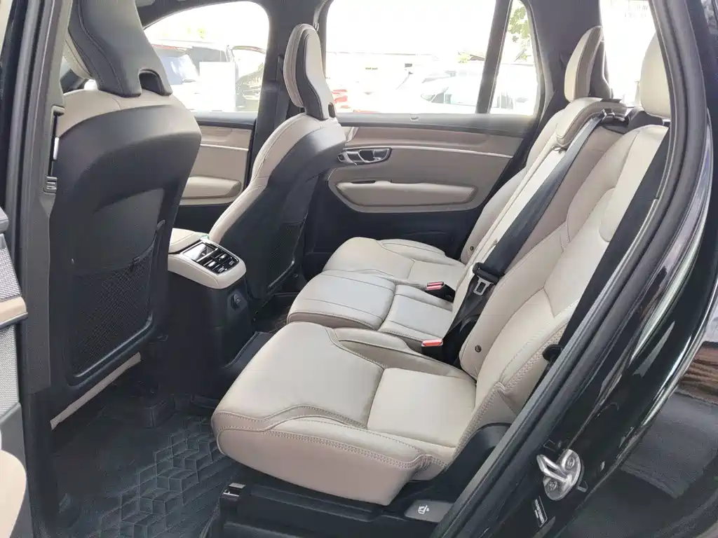Volvo XC90 PHEV — миниатюра 8