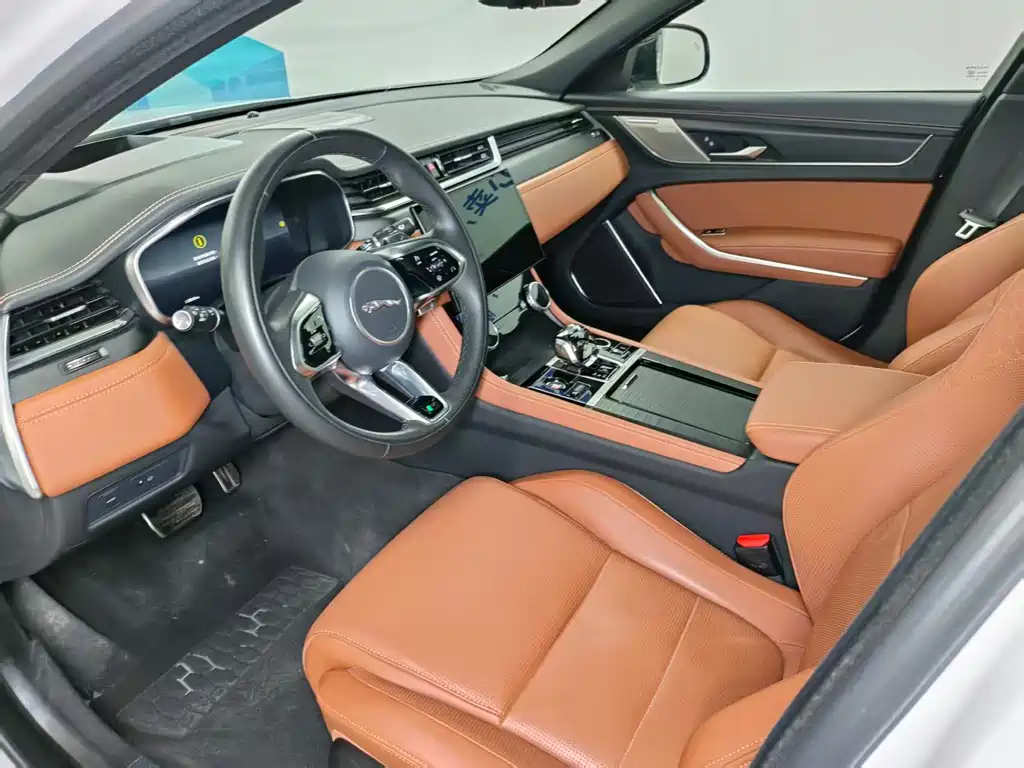 Jaguar XFL 2024 2.0T P300 Flagship Sport