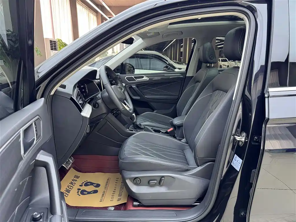 Volkswagen Tiguan L — миниатюра 10