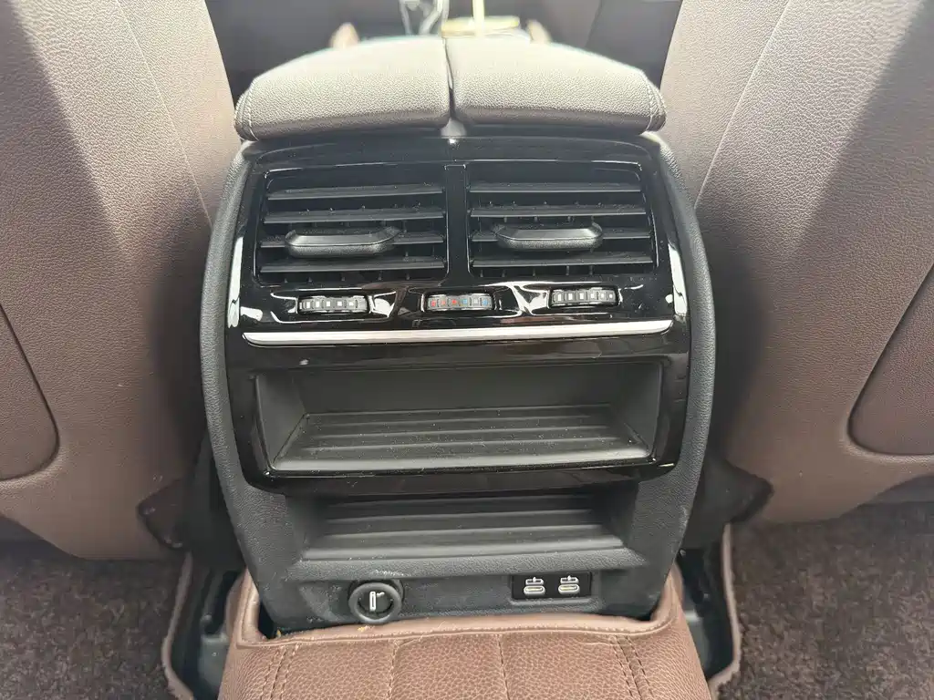 BMW 5 Series — миниатюра 15