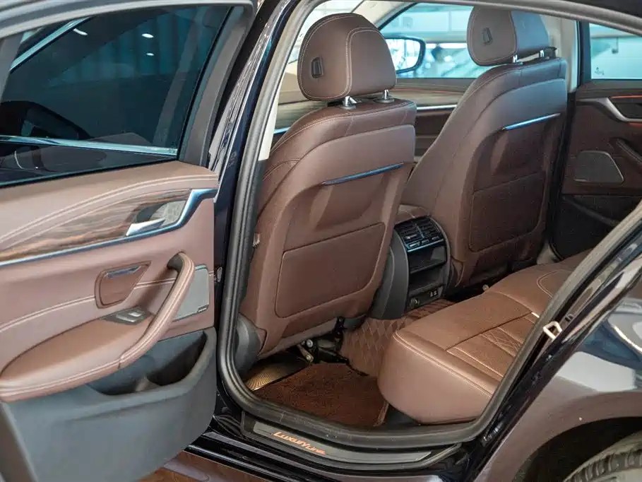BMW 5 Series — миниатюра 16