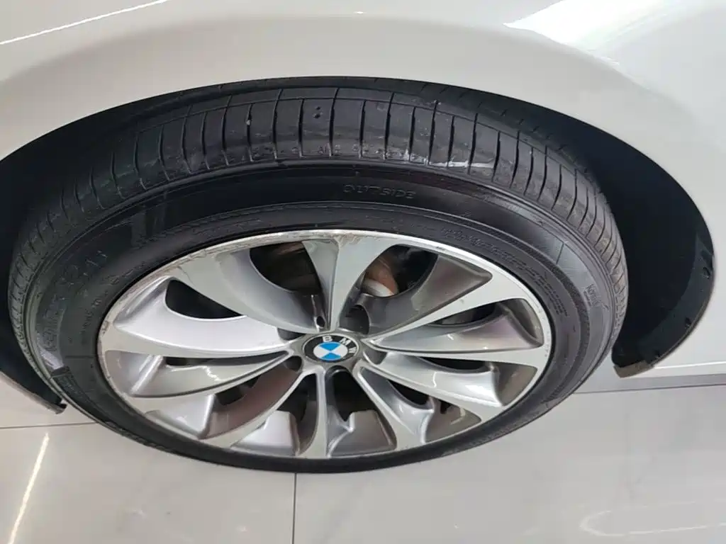 BMW 5 Series — миниатюра 23