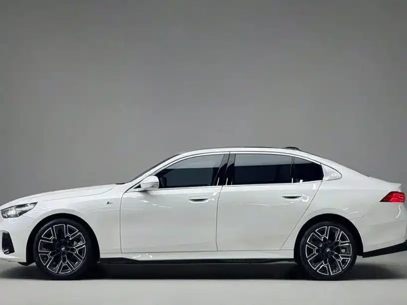 BMW 5 Series — миниатюра 3