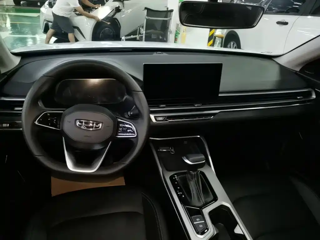 Geely Emgrand — миниатюра 10