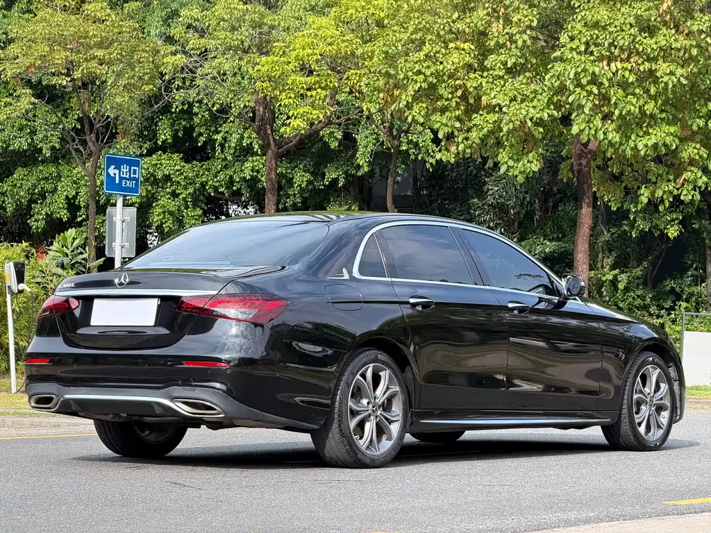 Mercedes-Benz E-Class — миниатюра 16