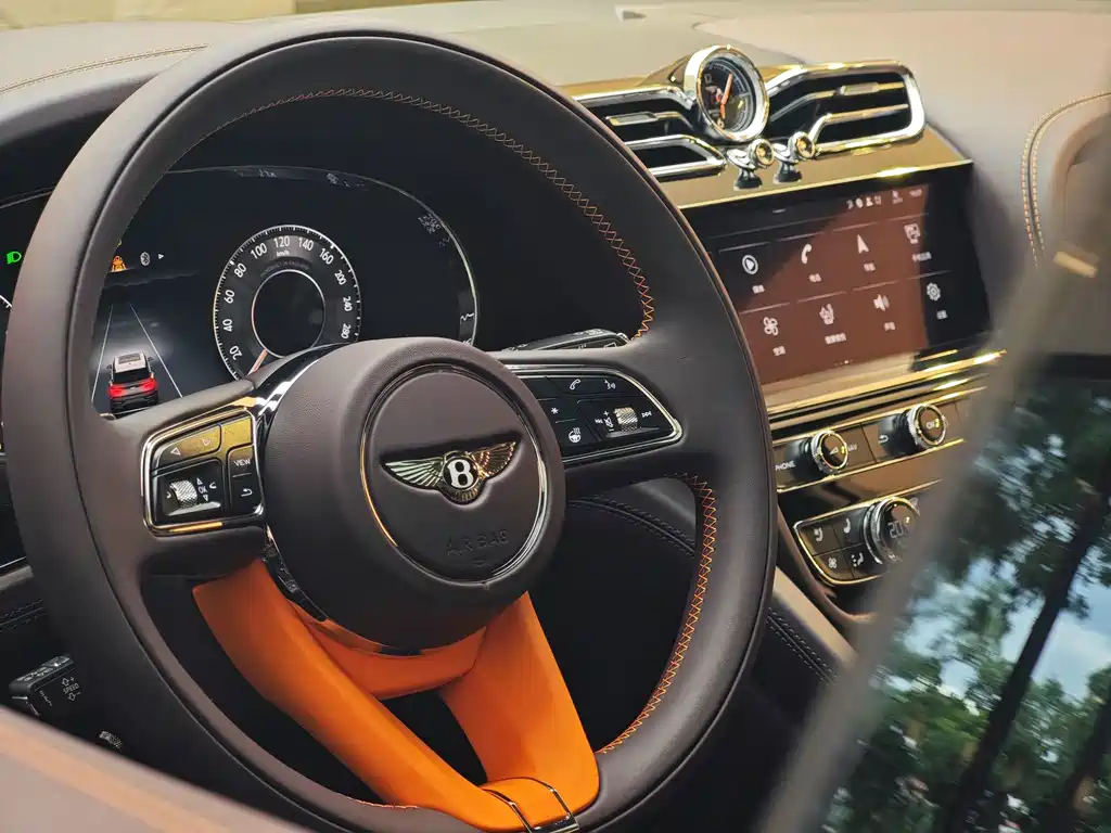 Bentley Bentayga — миниатюра 12