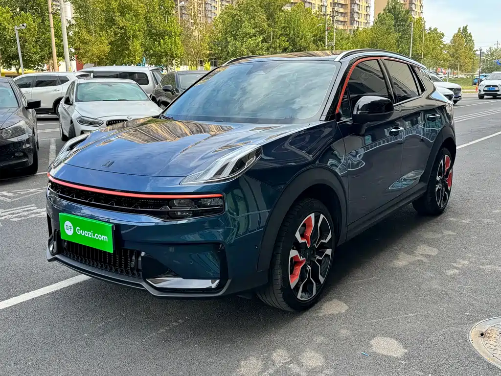 Lynk & Co 06