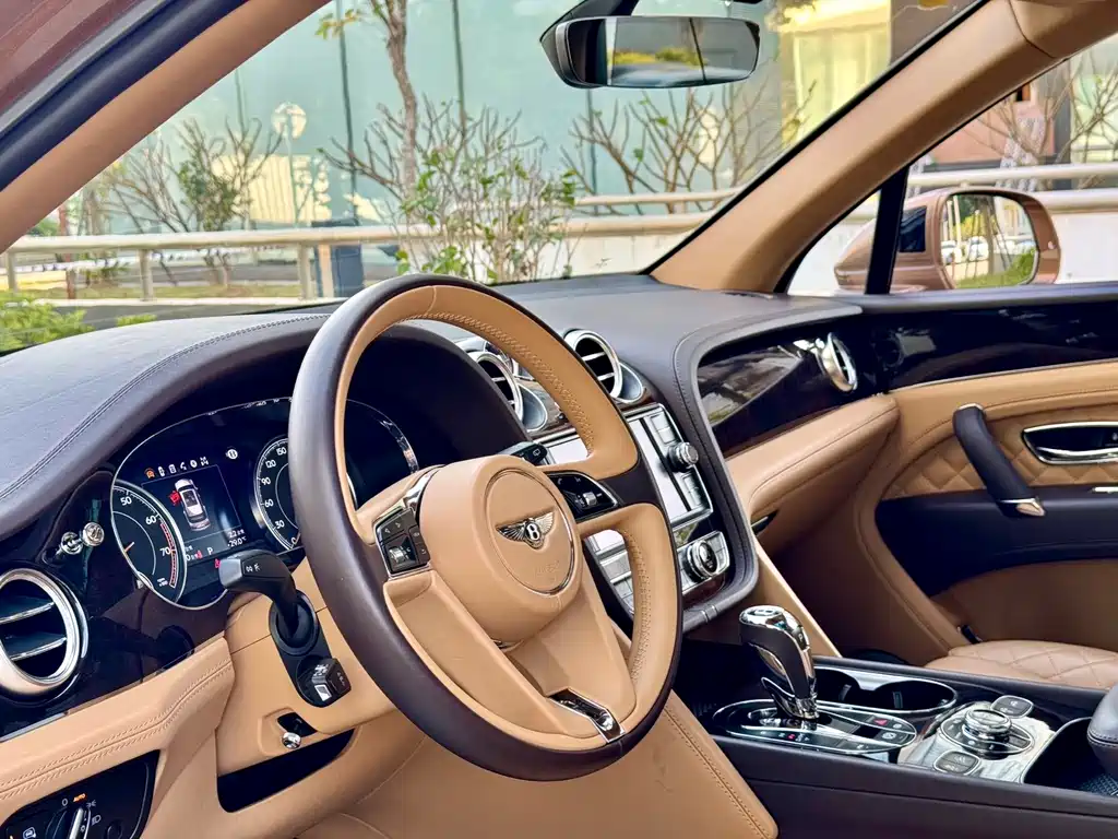 Bentley Bentayga — миниатюра 4