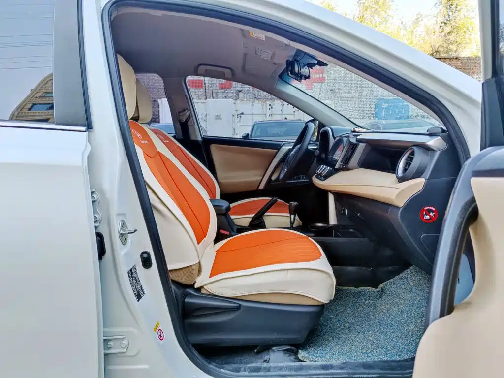 Toyota RAV4 — миниатюра 8