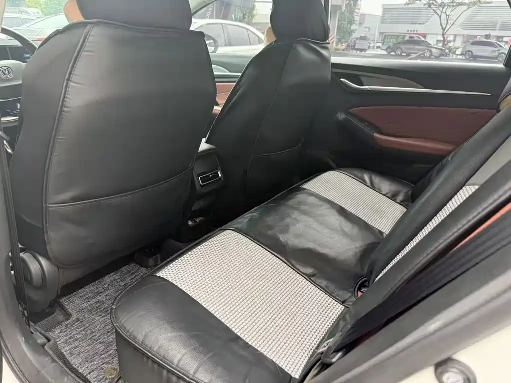 Changan Eado — миниатюра 6