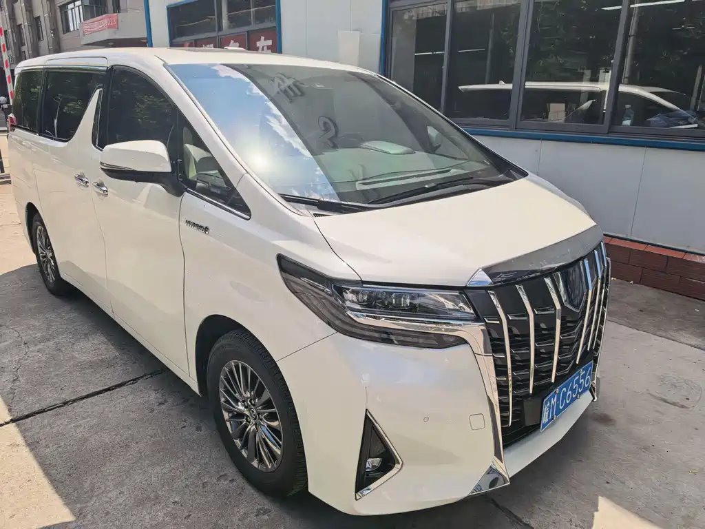 Toyota Alphard — миниатюра 3