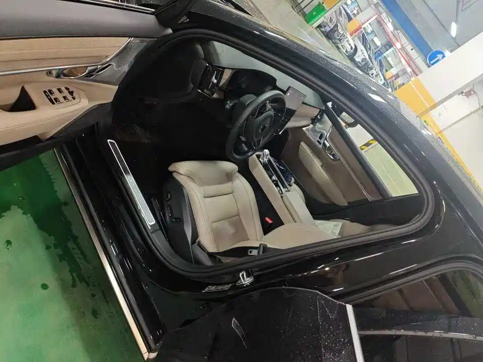 Volvo S90 2026 B5 Luxury