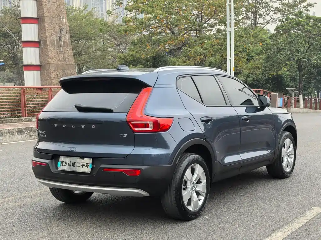 VOLVO XC40