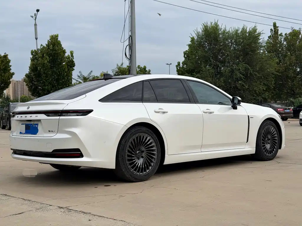 Toyota Crown (Import) — миниатюра 3