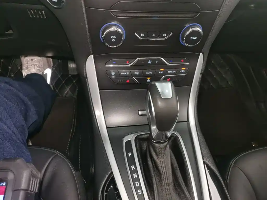 Ford Edge — миниатюра 14