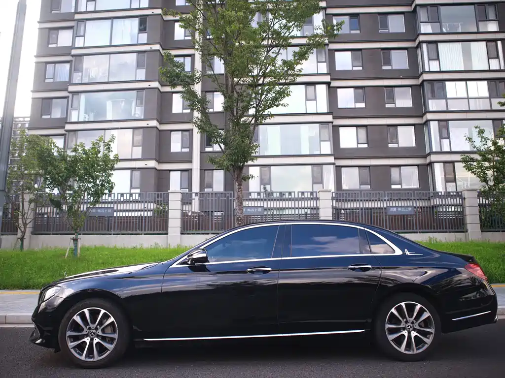 Mercedes-Benz E-Class — миниатюра 4
