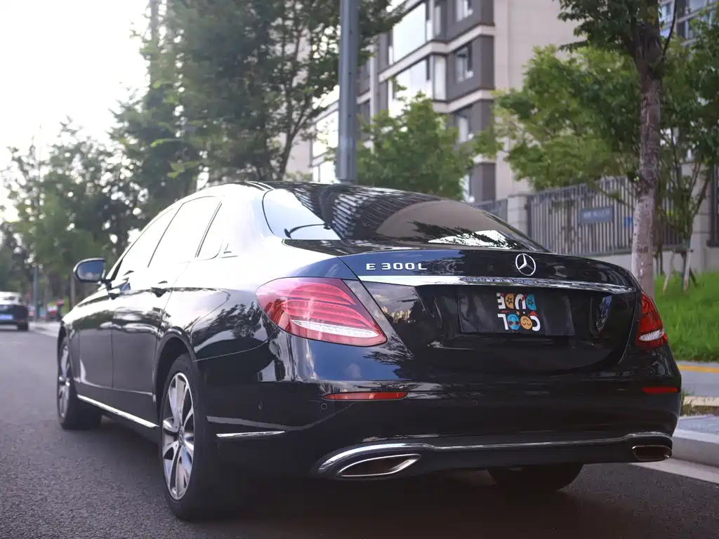 Mercedes-Benz E-Class — миниатюра 5