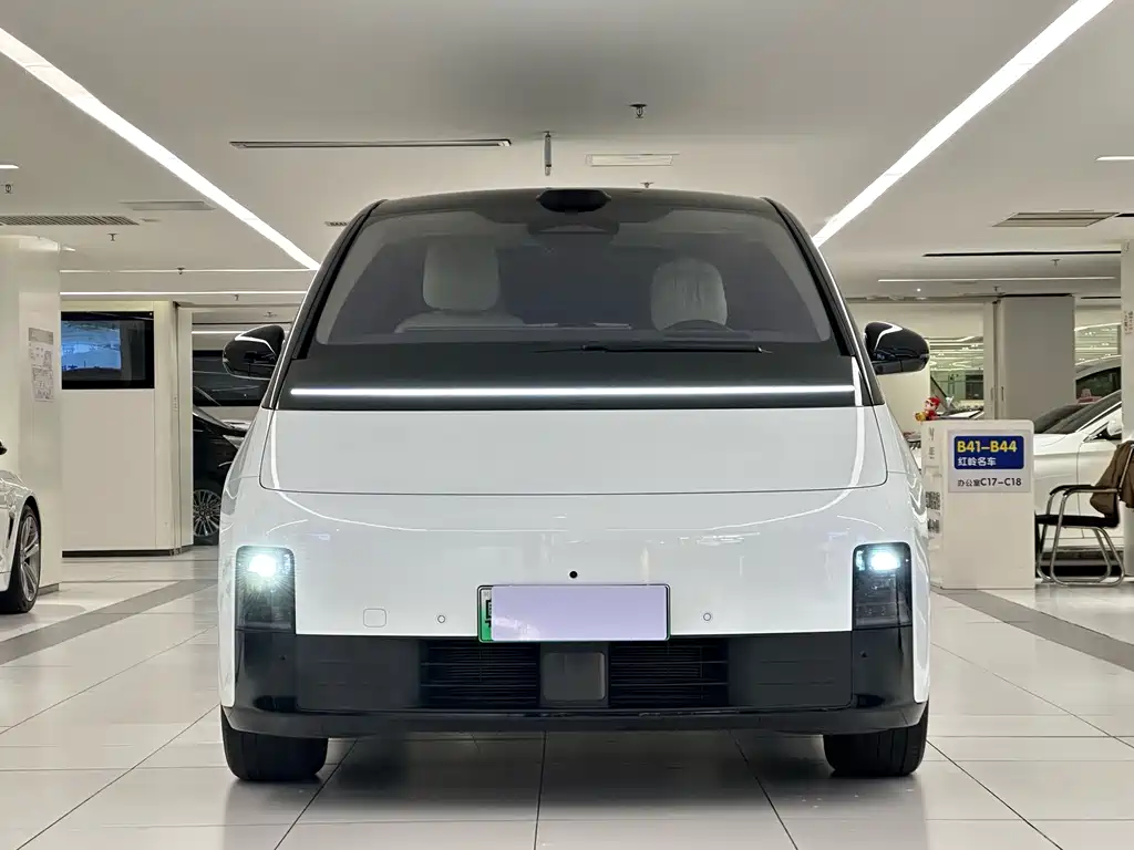 Li Auto Li MEGA — миниатюра 2