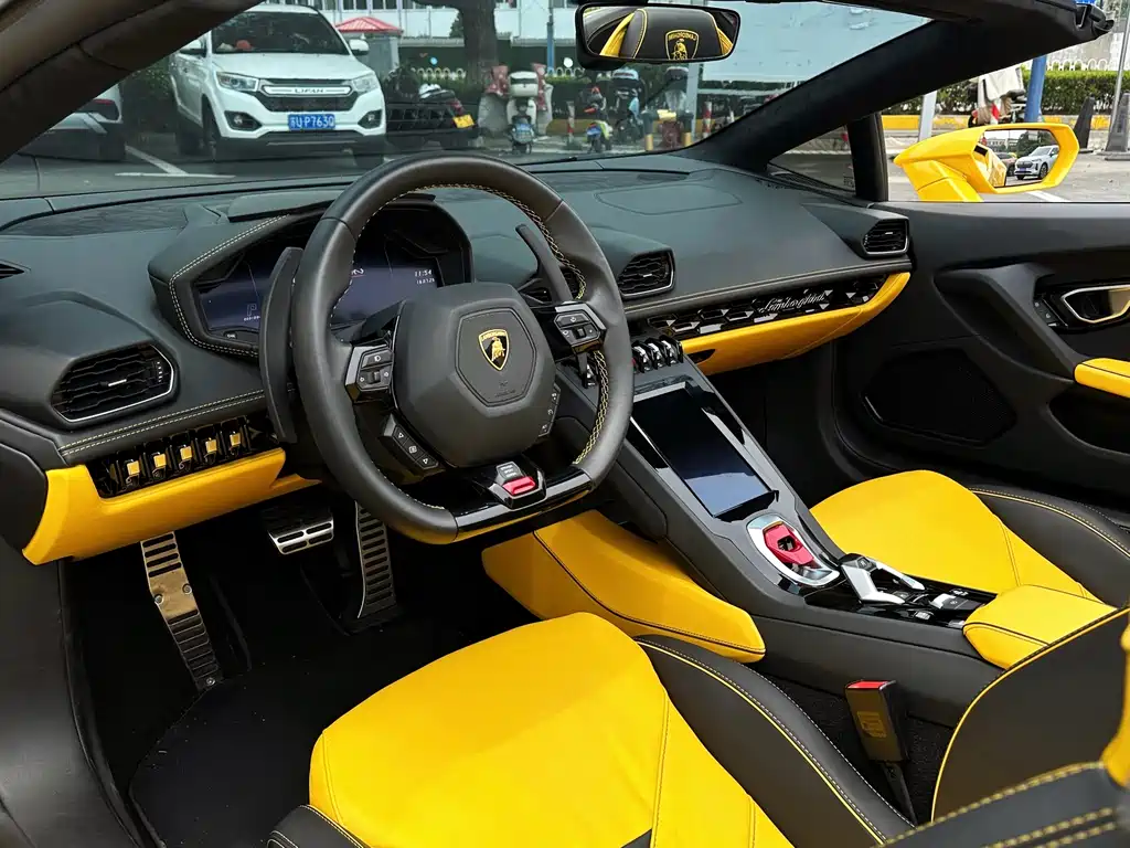 LAMBORGHINI HURACÁN