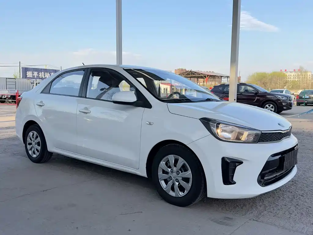 Kia Huanchi 1.4L Manual Fashion Edition Smart, фото 3