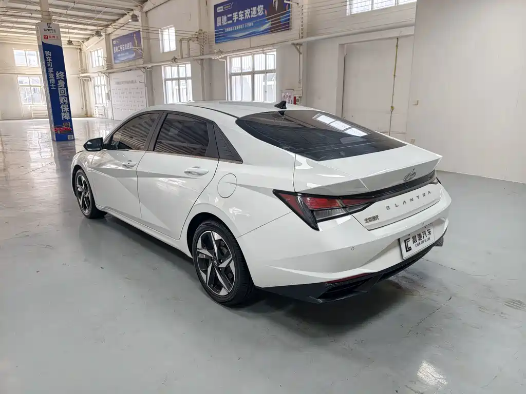 Hyundai Elantra — миниатюра 6
