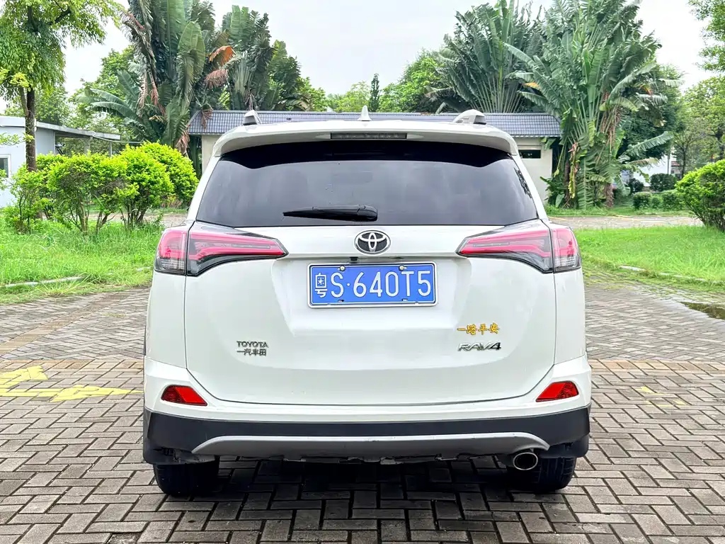 Toyota RAV4 — миниатюра 12