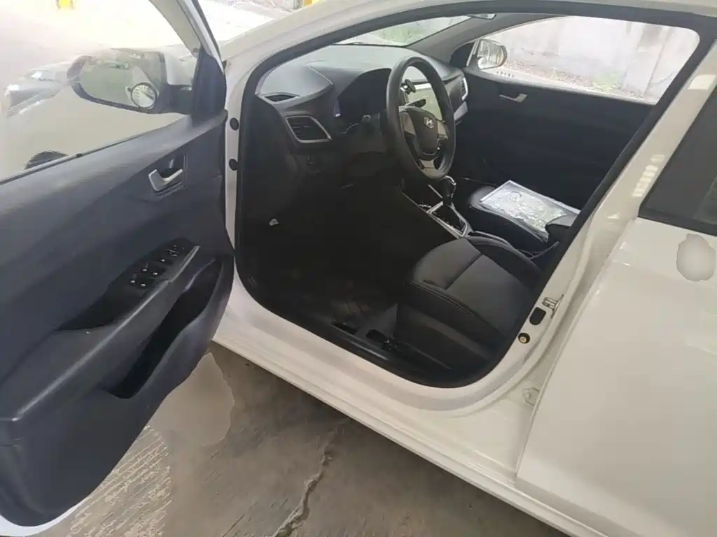 Hyundai Verna RV — миниатюра 16