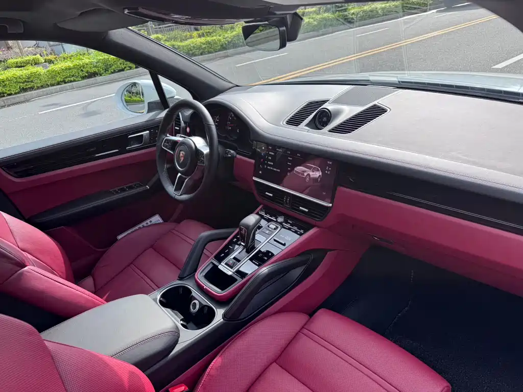 Porsche Cayenne — миниатюра 12