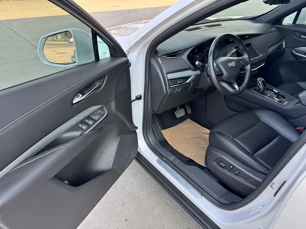 Cadillac XT4 — миниатюра 2