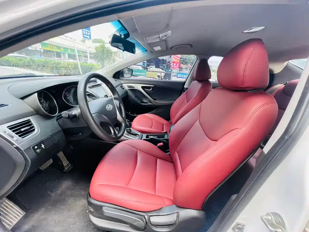Hyundai Elantra 2015 1.6L AT Fashion