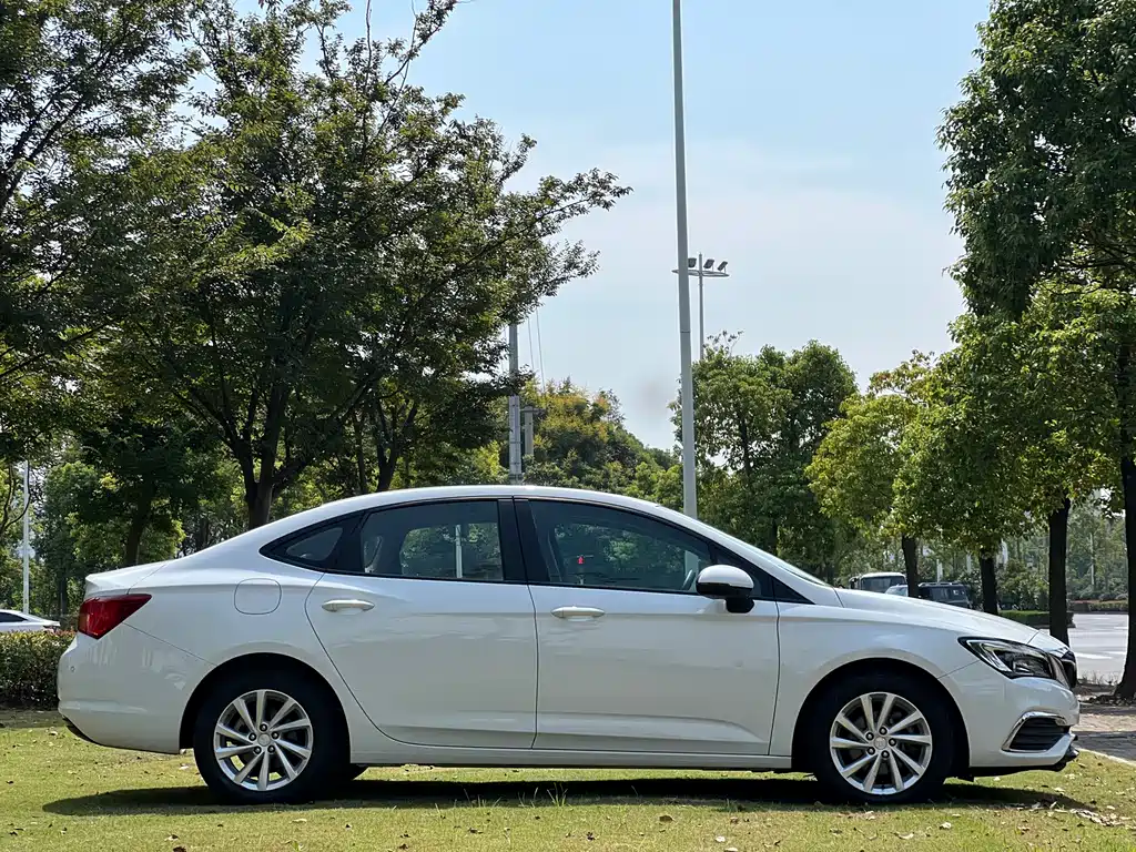 Buick Verano — миниатюра 22