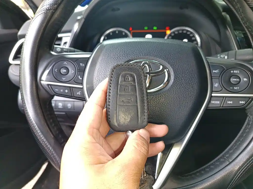 Toyota Camry — миниатюра 12