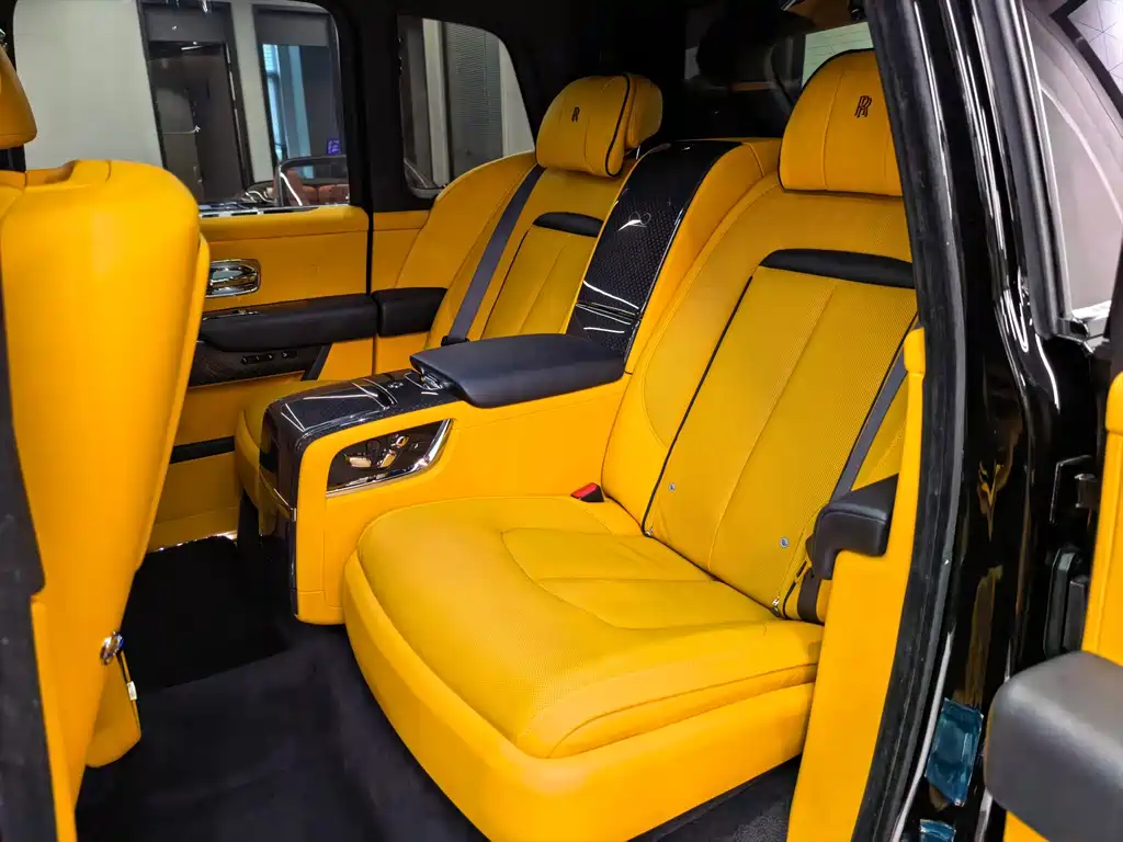 Rolls-Royce Cullinan — миниатюра 7